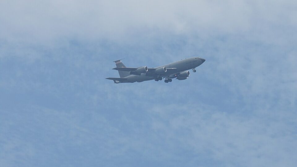 Avião-tanque dos EUA com militares cai no Iraque durante guerra com Irã