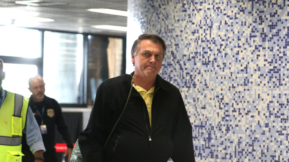 Bolsonaro é internado em UTI em Brasília com broncopneumonia bacteriana