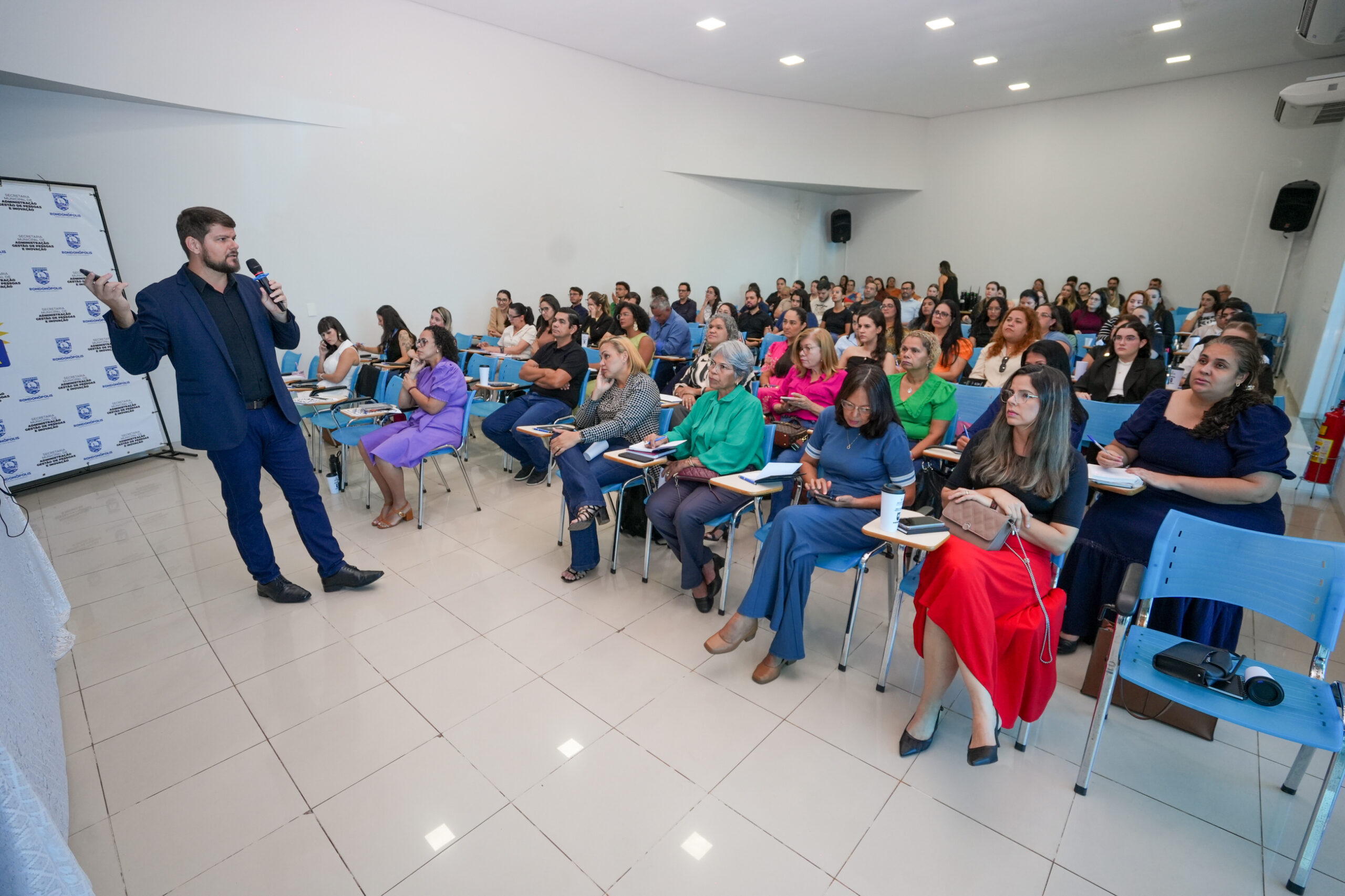 CAPACITAÇÃO ​Prefeitura promove treinamento para fortalecer gestão pública e qualificar servidores Publicado em 16/03/26 às 10:25 Secretaria Municipal de Administração, Gestão e inovação