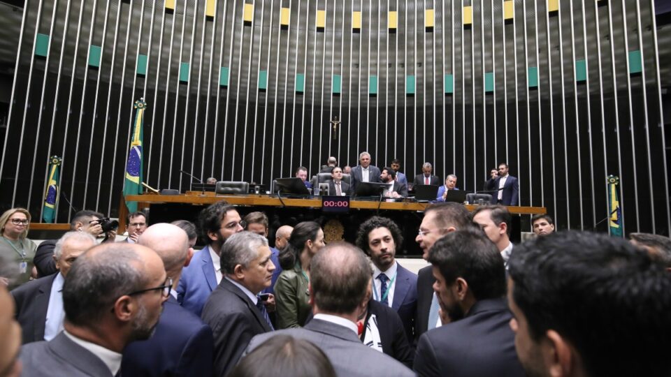 PSOL diz que Motta prometeu negociar retirada da redução da maioridade penal