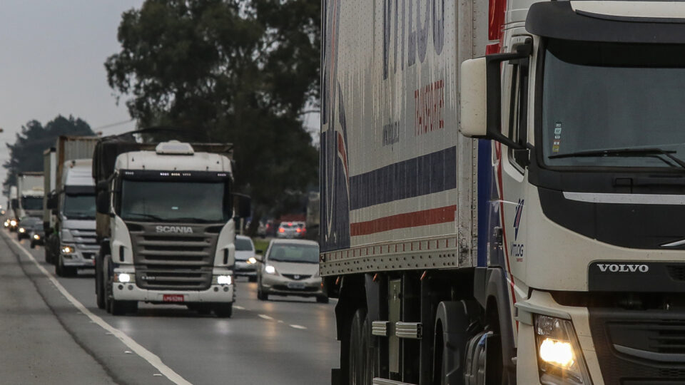 Caminhoneiros mantêm indicativo de greve, mas dão prazo de 7 dias para o governo