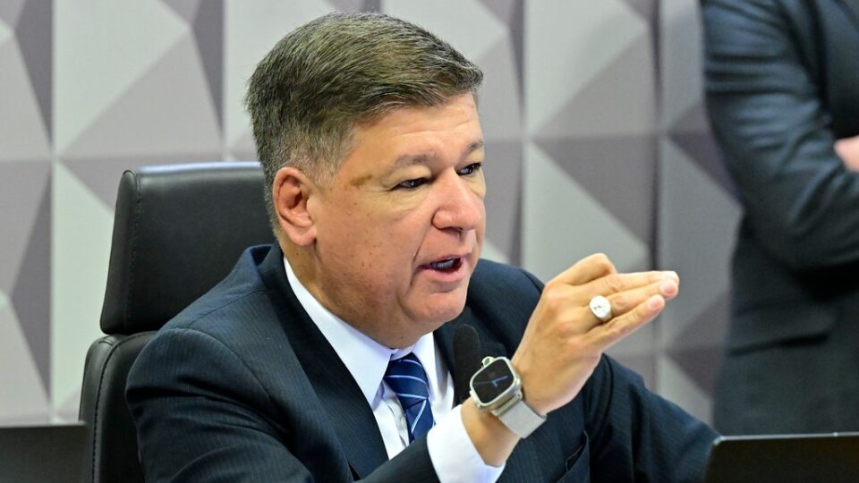 Servidores do INSS e Dataprev podem ter recebido R$ 1 bilhão desviados de aposentados e pensionistas