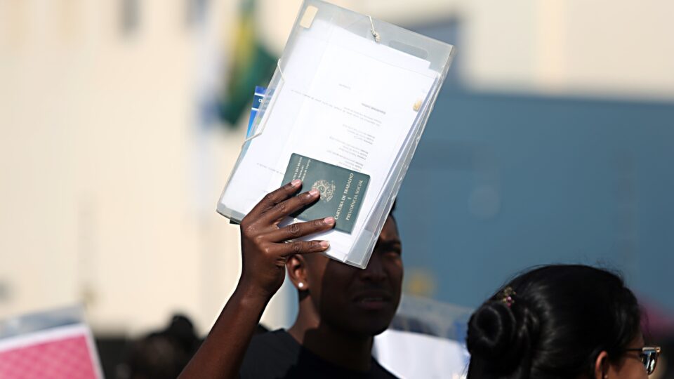 Pesquisa aponta que maioria quer fim da escala 6×1, mas economia pode pagar a conta