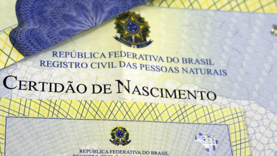 Ampliação da licença-paternidade para 20 dias pode ser aprovada no Senado
