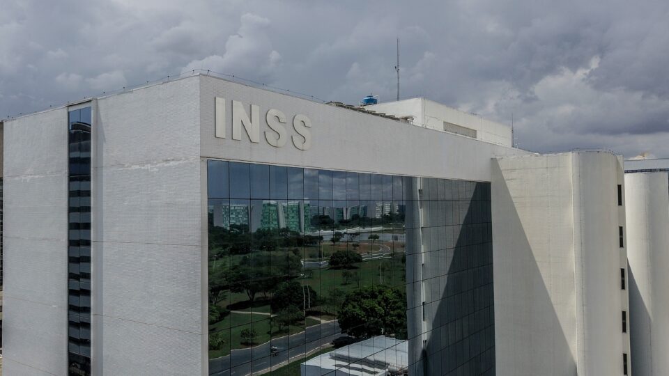 INSS suspende consignados do C6 Bank após CGU identificar cobranças indevidas