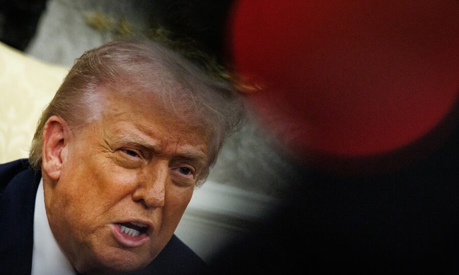 Trump não descarta controlar petróleo do Irã e diz que guerra está “quase finalizada”