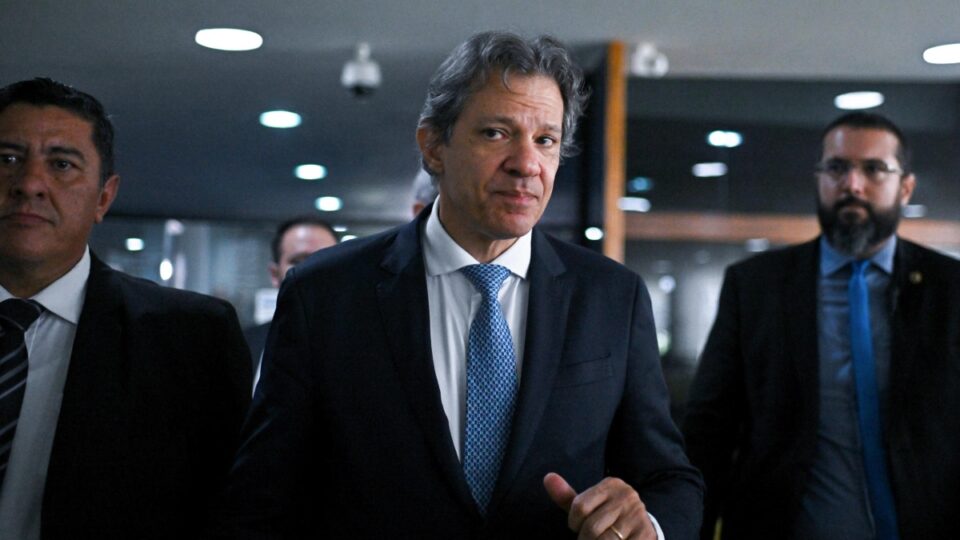 Favoritismo de Tarcísio vai “virar pó”, diz petista sobre candidatura de Haddad