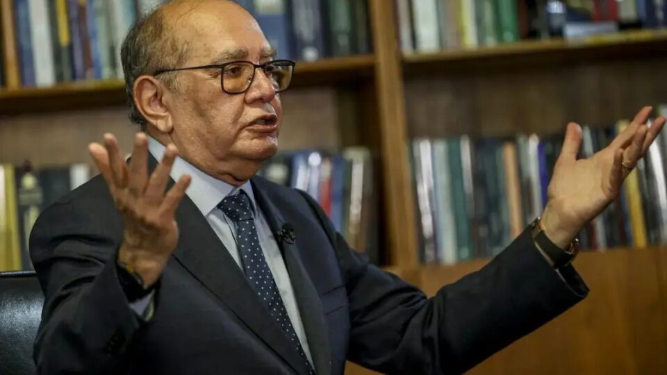 PGR cita possível benefício a Bolsonaro ao questionar decisão de Gilmar