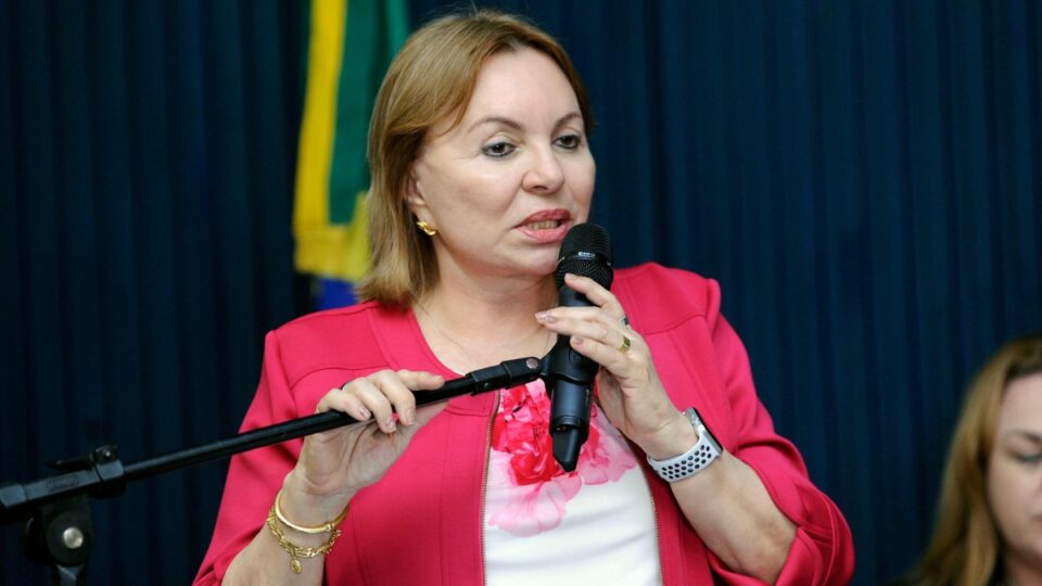 Investigação aponta que deputada pagava propina a ex-presidente do INSS demitido após descoberta de fraudes