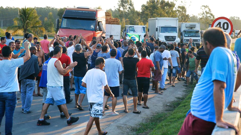 Nova greve dos caminhoneiros? 4 efeitos imediatos se a categoria cruzar os braços