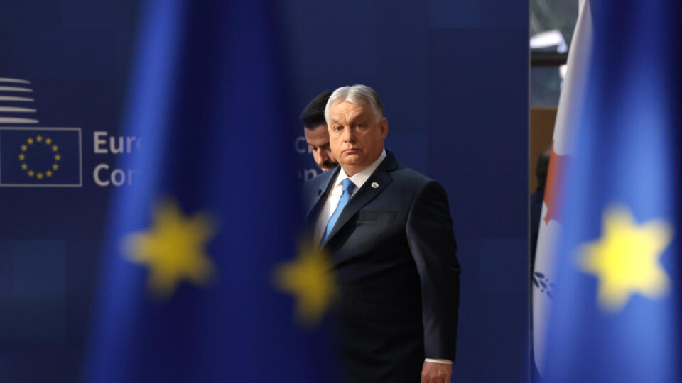 Denúncia de que ministro de Orbán compartilhou informações com a Rússia abala Hungria perto de eleição