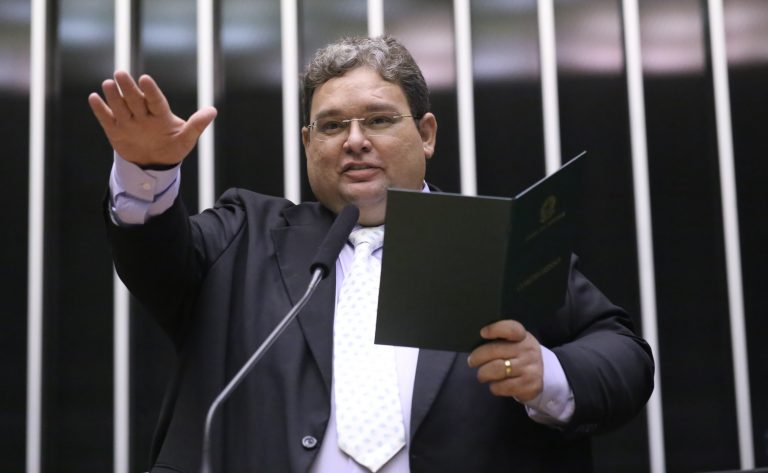 Projeto autoriza SUS a usar hospitais privados para zerar filas de cirurgia bariátrica