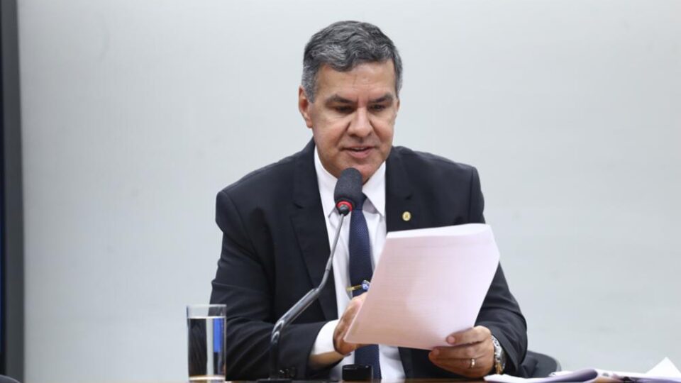 Deputado do PL que votou contra PEC da Segurança Pública vê risco à PM