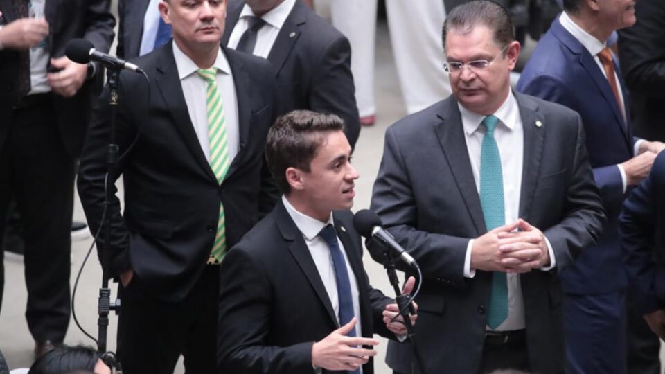 Bolsonaro lamenta críticas da “direita” a Michelle em suposta carta escrita à mão