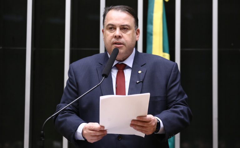 Comissão aprova proposta que obriga jornais digitais a terem registro público