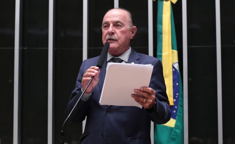 Câmara aprova regras para funcionamento de farmácias dentro de supermercados; acompanhe