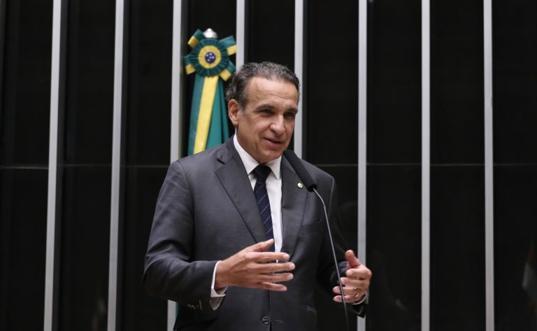 Comissão aprova regra que cobra multas antigas do ex-proprietário e cria novo seguro obrigatório