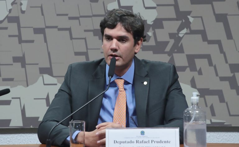 Comissão pode votar hoje medida provisória que reajusta salários de policiais e bombeiros do DF