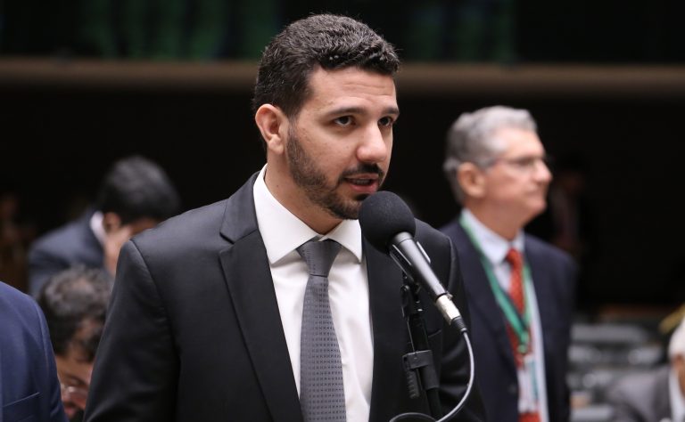 Comissão aprova projeto que faz distinção entre câmbio manual e automático na CNH