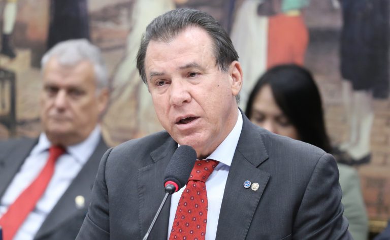 Governo apoia redução da jornada para 40 horas semanais com dois dias de folga, diz ministro