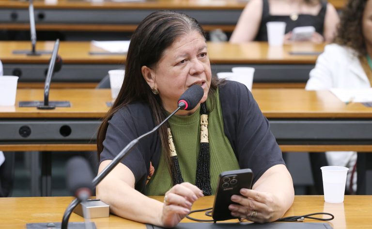 Comissão aprova preferência especial para crianças de até 1 ano em filas de prioridade