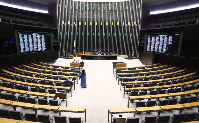 Deputados aprovam regime de urgência para três propostas; acompanhe