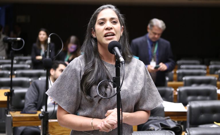 Câmara aprova levantamento de dados sobre impacto da crise climática nas mulheres