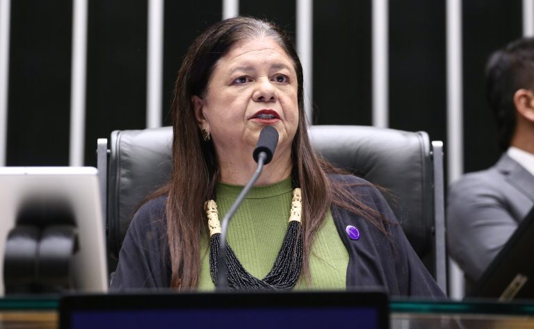 Comissão aprova proteção a mulheres antes de revogar medidas