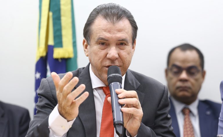 Redução de jornada e regras para aplicativos devem ser prioridades neste ano, diz ministro do Trabalho