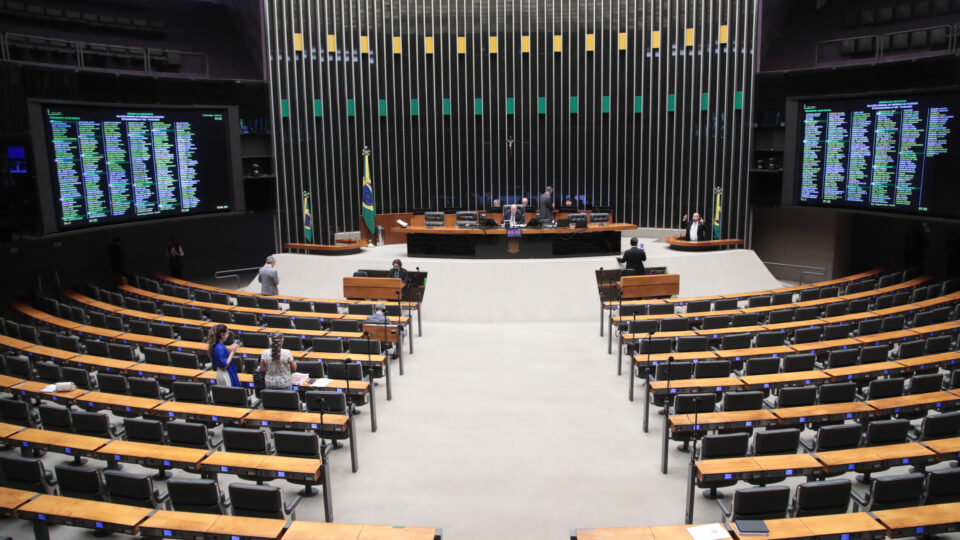 Motta fecha acordo e deputados terão “folga” na próxima semana para mudança de partido