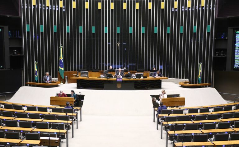 Câmara aprova regime de urgência para dois projetos de lei