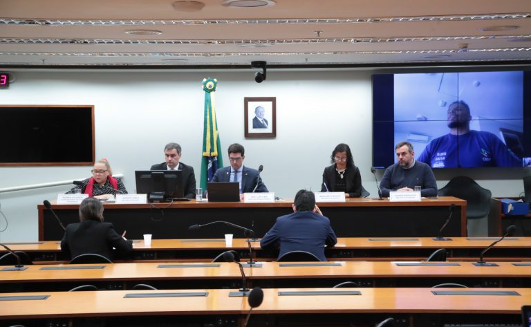 Debatedores divergem sobre indenização a clubes formadores de atletas