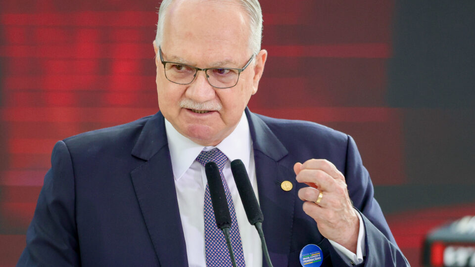 Fachin defende integridade na vida e “humildade institucional” do STF diante de estudantes