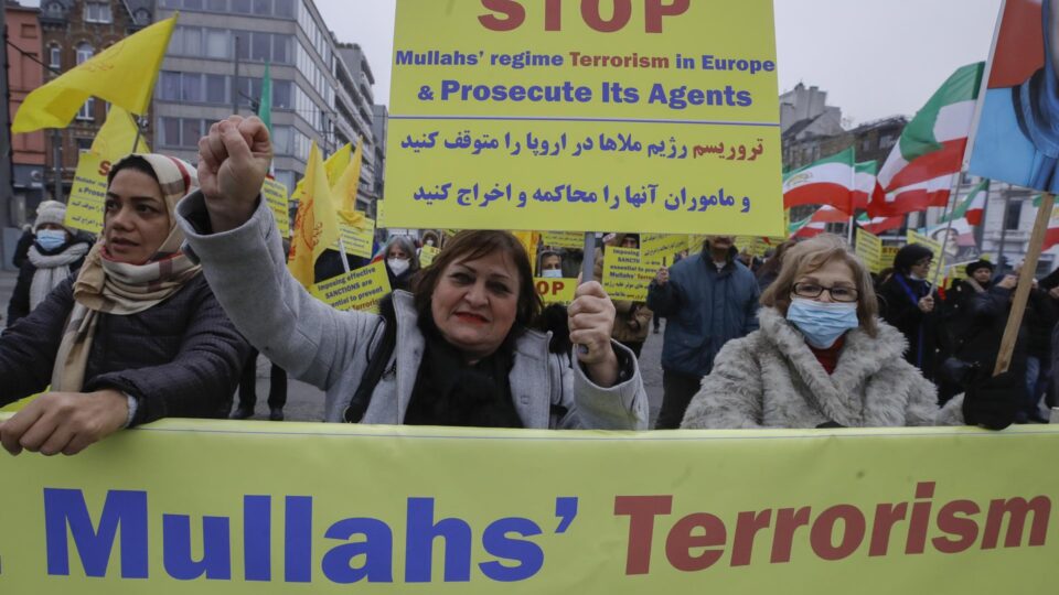 Como o Irã utiliza a guerra nas sombras contra Israel e os EUA?