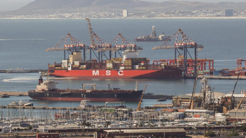 Irã ameaça fechar Estreito de Ormuz se EUA atacar centrais elétricas do país