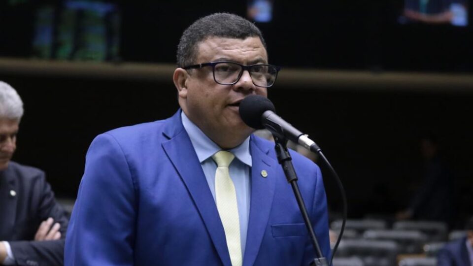 Deputado é flagrado em confusão com garota de programa em Brasília