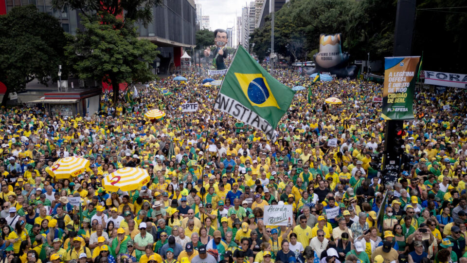 “Acorda Brasil” leva multidões às ruas, amplia pressão contra STF e une direita em torno de Flávio Bolsonaro