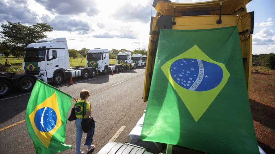 Moraes manda executar multas por bloqueios após eleições de 2022 e envia casos à Justiça Federal