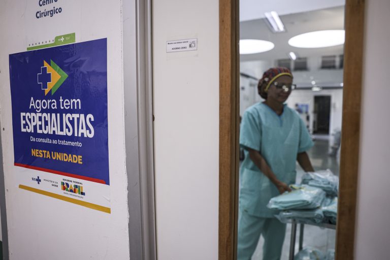Debate na Câmara aponta necessidade de ajustes e mais financiamento no programa Agora Tem Especialistas