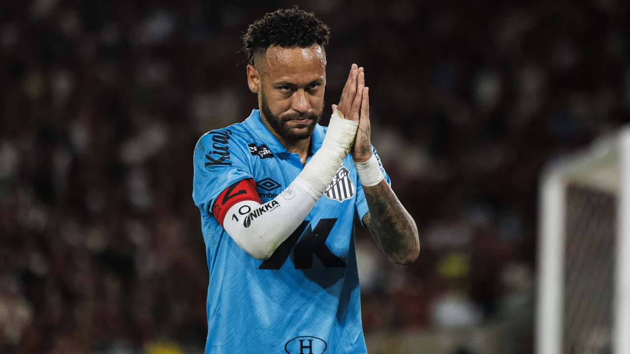 Neymar desabafa sobre pressão no Brasil: “É massacrante”