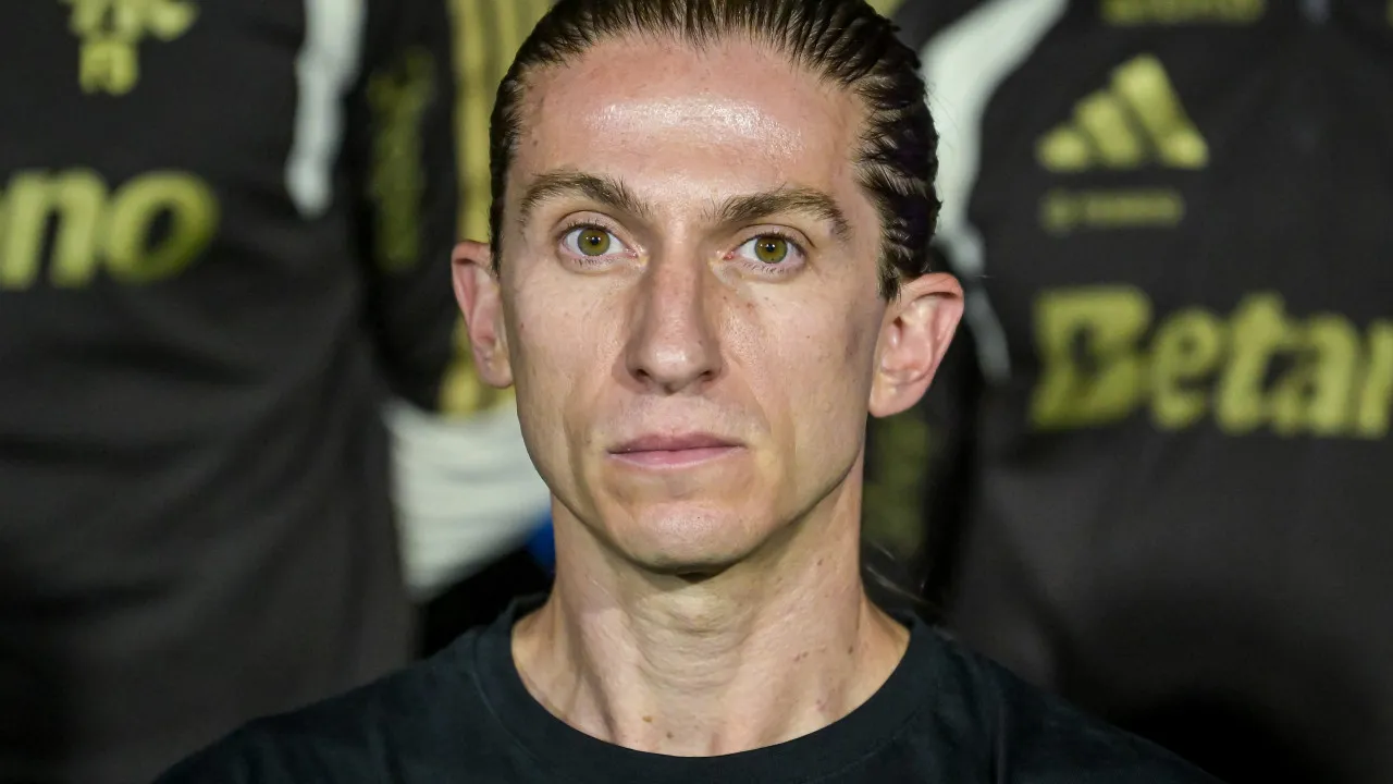 Filipe Luís faz despedida emocionante do Flamengo: “Levo no coração”