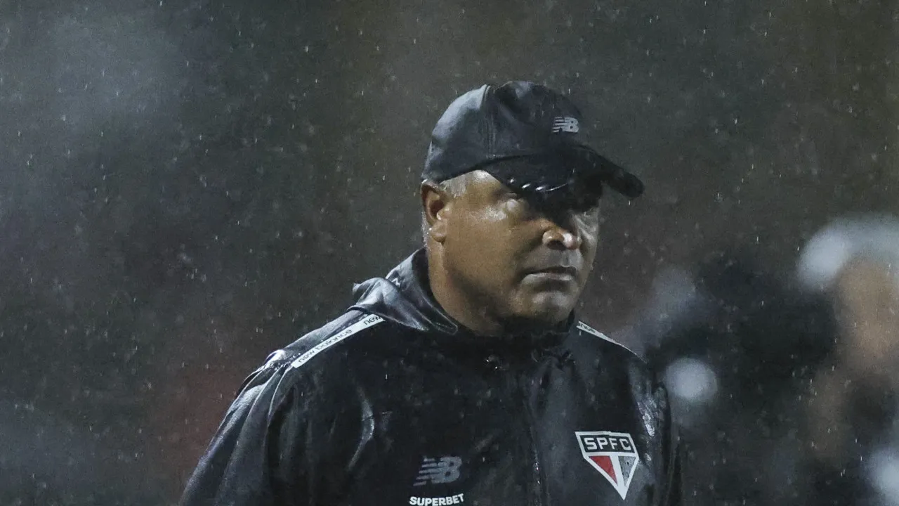 São Paulo: Roger faz lição de casa, vira líder e passa em teste de pressão