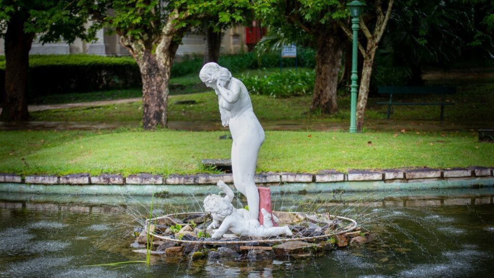 Onde fica a cidade brasileira que abriga o maior complexo hidromineral do mundo?