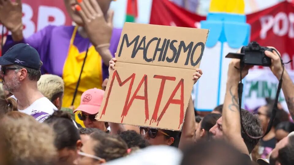 A desonra e a guerra: a armadilha da lei contra a misoginia