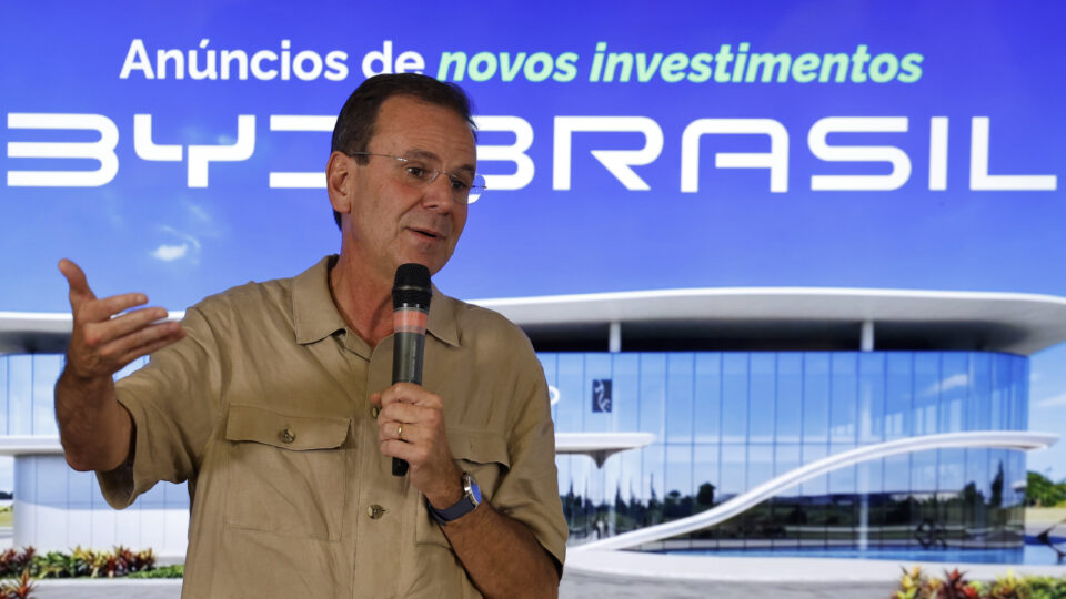Paes pede “diretas já” no RJ e quer concorrer a mandato-tampão