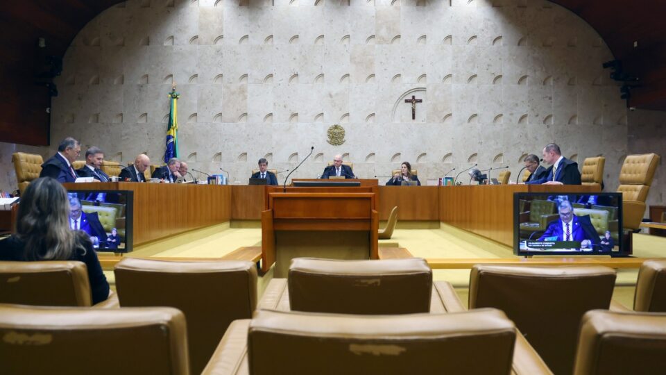 Ministros do STF silenciam sobre cachês recebidos em palestras