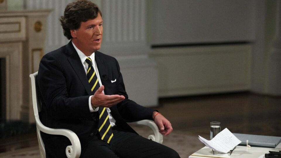 Após conversas com o Irã, Tucker Carlson diz que CIA deve denunciá-lo como agente estrangeiro
