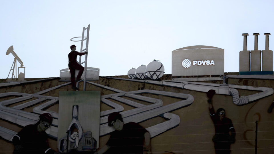 Guerra contra o Irã leva EUA a flexibilizar ainda mais sanções contra o petróleo da Venezuela