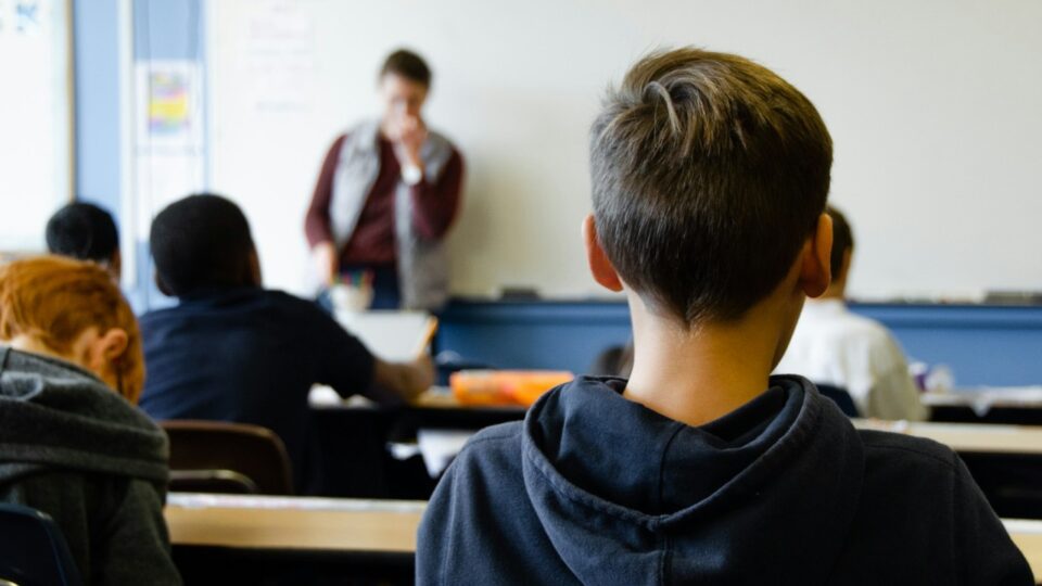 Muitos desistem da educação formal mas ela ainda vale a pena