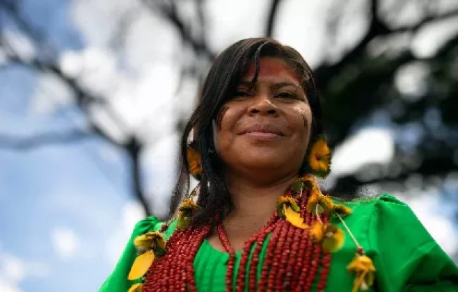 Mulher indígena assume vaga na ALMT e faz história